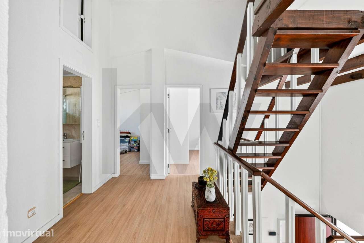 Moradia T4+1 com Piscina Coberta, Jardim e Churrasqueira em Alcoitão,-32