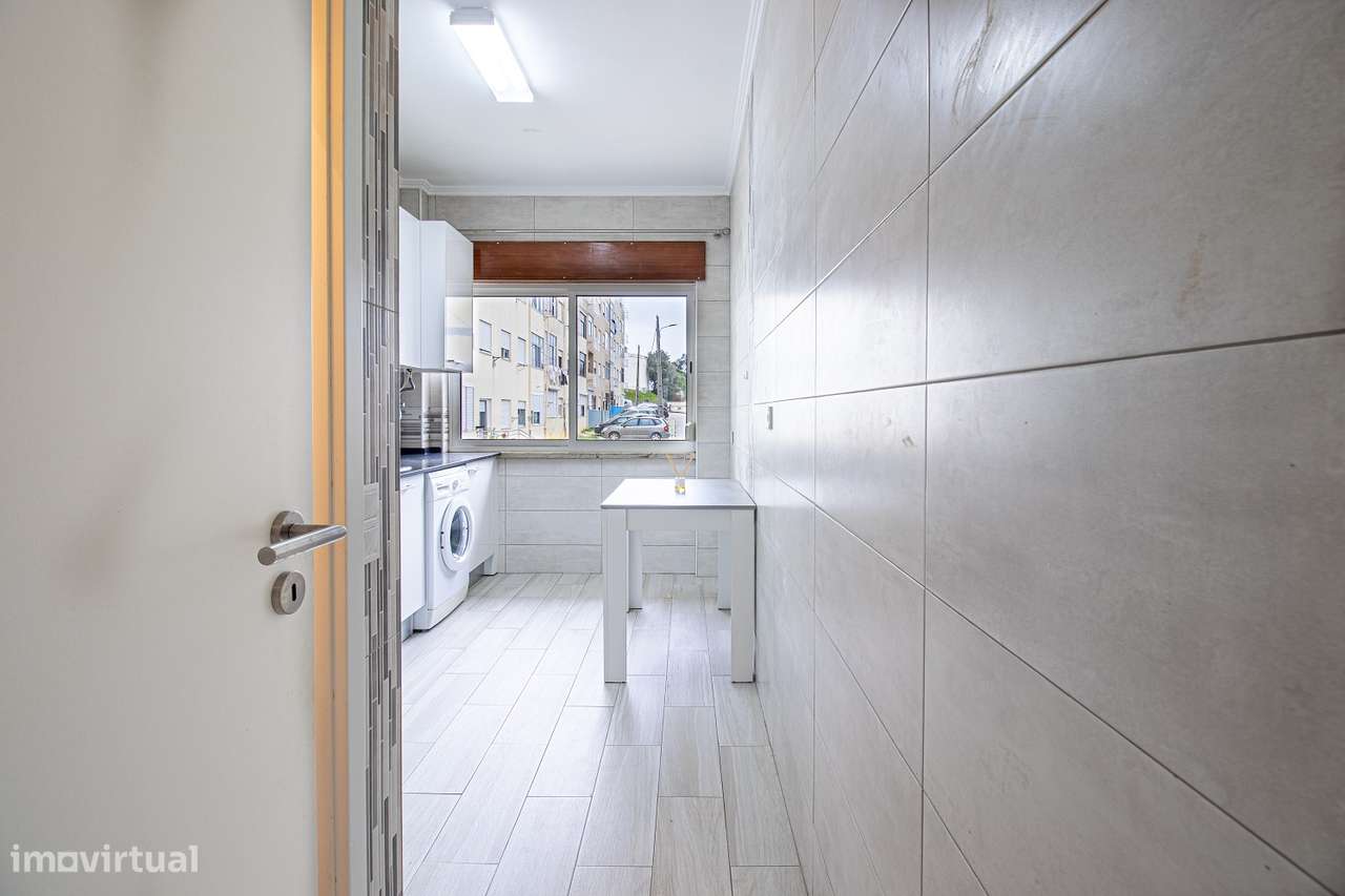 Apartamento T2 com garagem na Amora - Grande imagem: 4/19