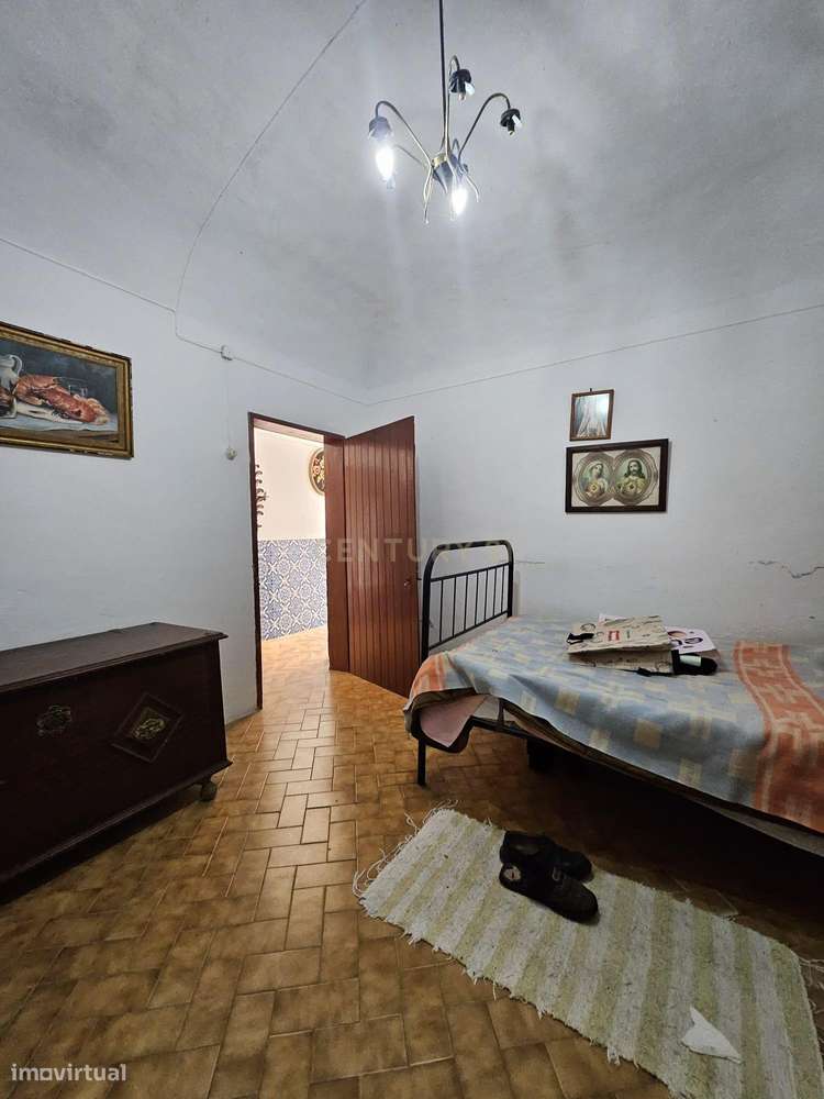 Moradia T2 + 1 com Quintal, Garagem e Anexo Sabugueiro, Arraiolos-12