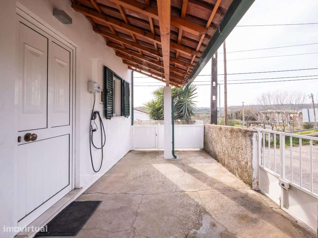 Moradia T2 com Garagem | Souselas-17