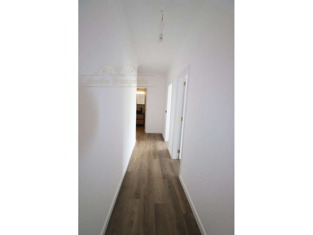 Apartamento T2 RENOVADO em Santa Cruz-7
