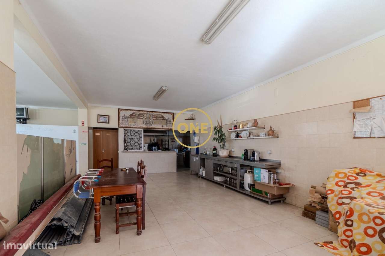 Prédio em propriedade total com 5 divisões independentes - Povoa da Ga-30