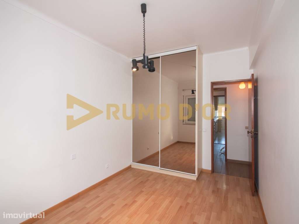 Apartamento T3 com Estacionamento Interno - Vila Franca de Xira-12