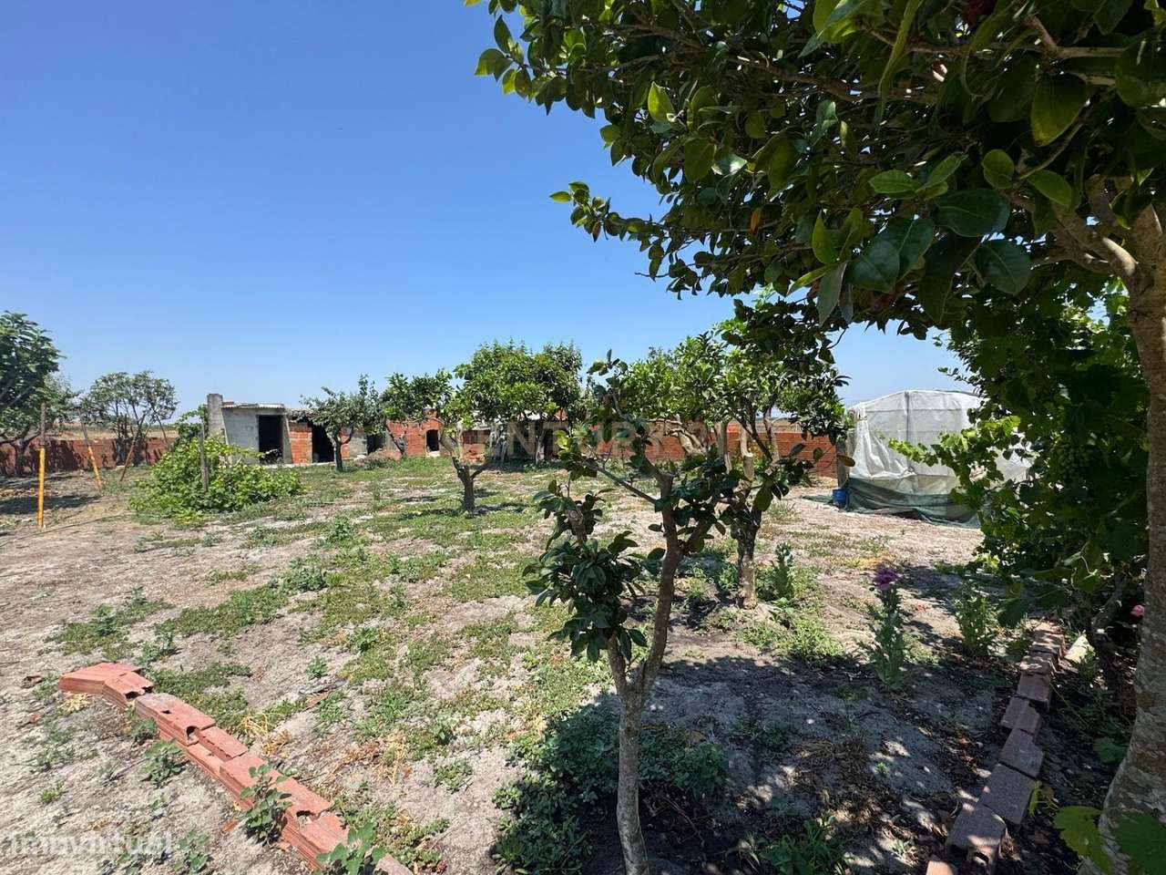 Moradia Isolada implantada em lote com 820 m2 na Aldeia Nova da Aroeir-2