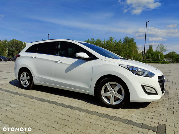 Hyundai I30 blue Kombi 1.6 CRDi DCT Passion - 18