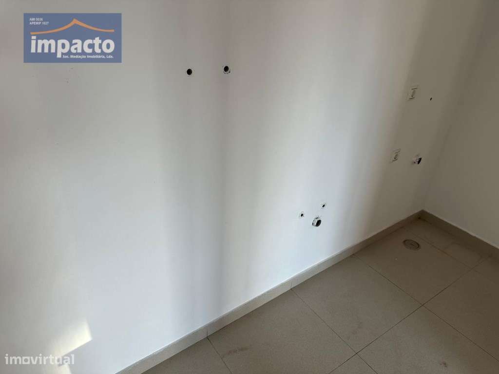 LOJA PÓVOA DE SANTA IRIA, RC e 1 Piso e garagem, possibilidade de t...-17