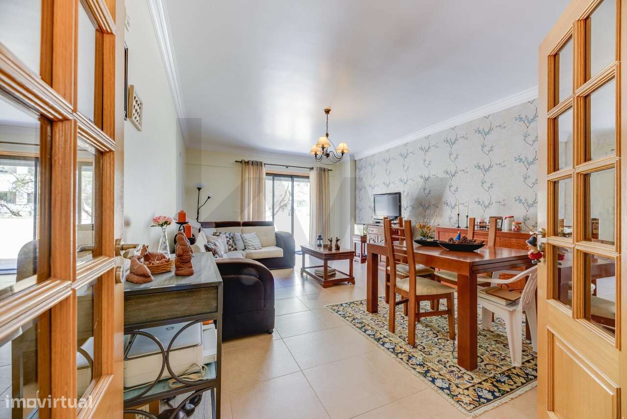 Apartamento T3 | Terraço, Box e Arrecadação | Urbanização da Ribeirada - Grande imagem: 4/41