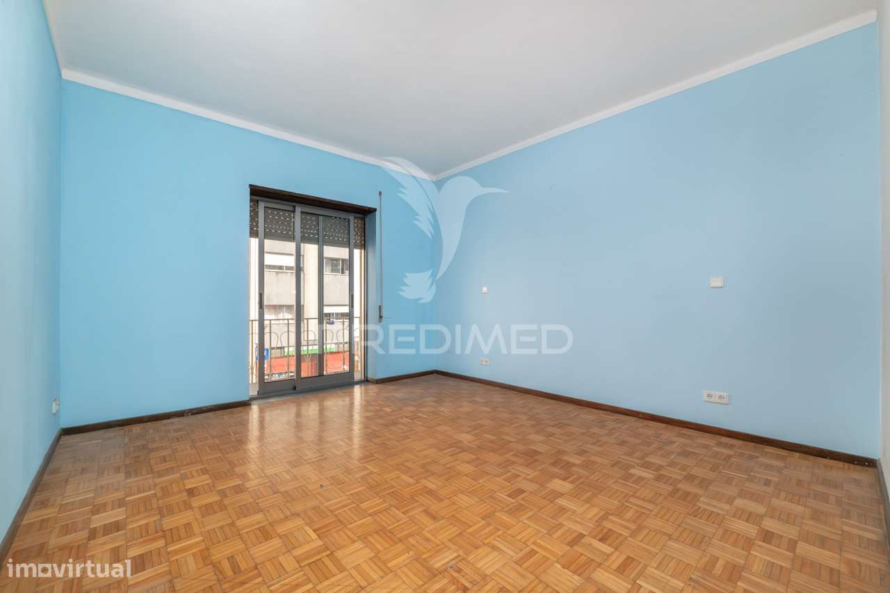 Apartamento T2+1 - Rua Conselheiro Lobato - Grande imagem: 2/26