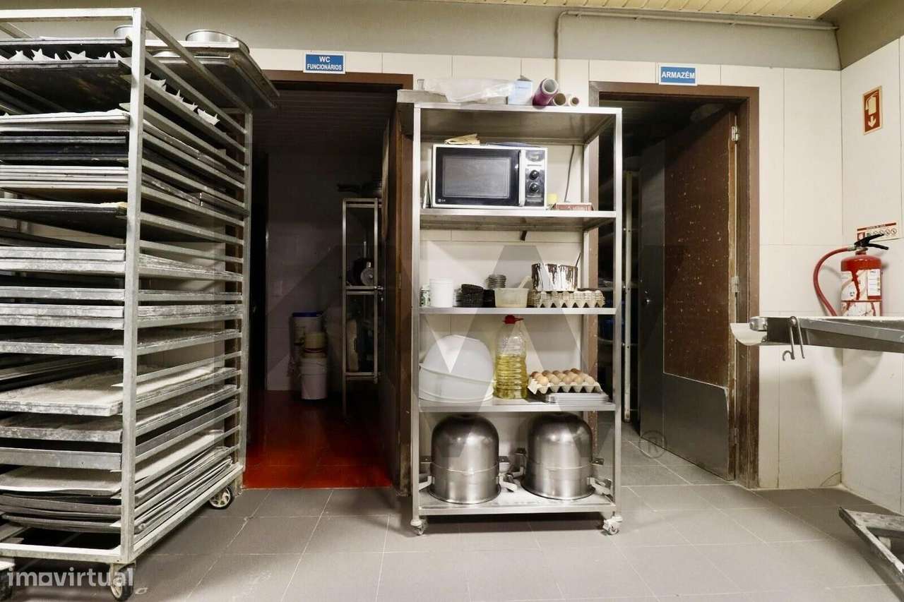 Trespasse de Padaria / Pastelaria no Centro de São João da Madeira-12