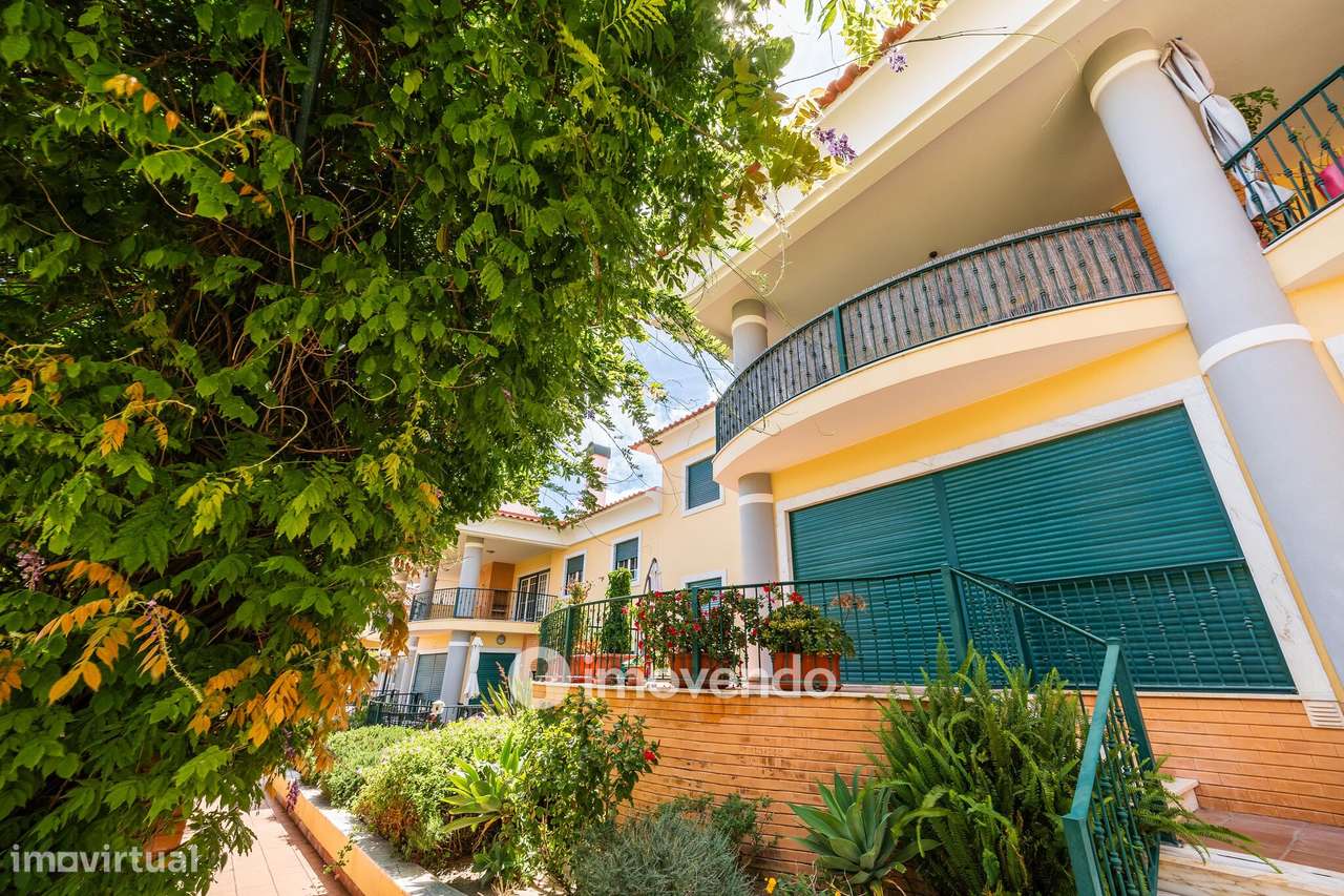 Apartamento T3 com garagem, em condomínio com piscina, em Bicesse-55