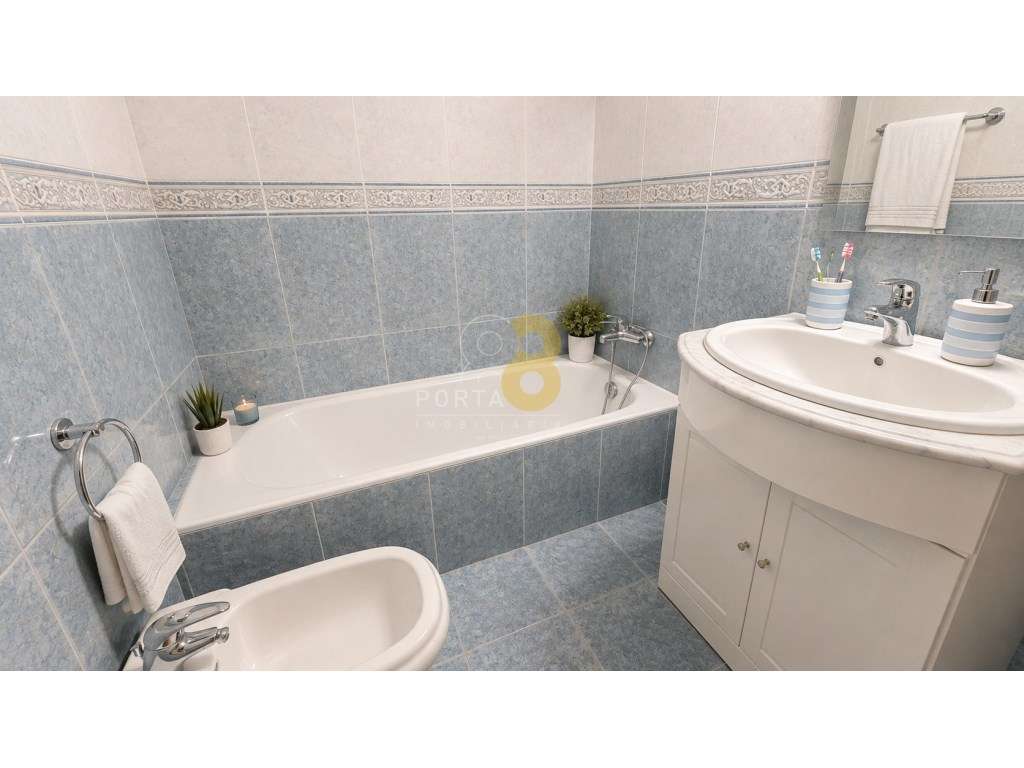 Moradia de 4 Frentes | 320 m² de Construção | Terreno com 496 m² | ...-10