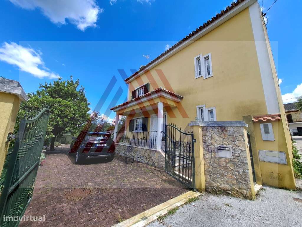 MORADIA COM TERRENO E ÁRVORES DE FRUTO - Grande imagem: 4/47