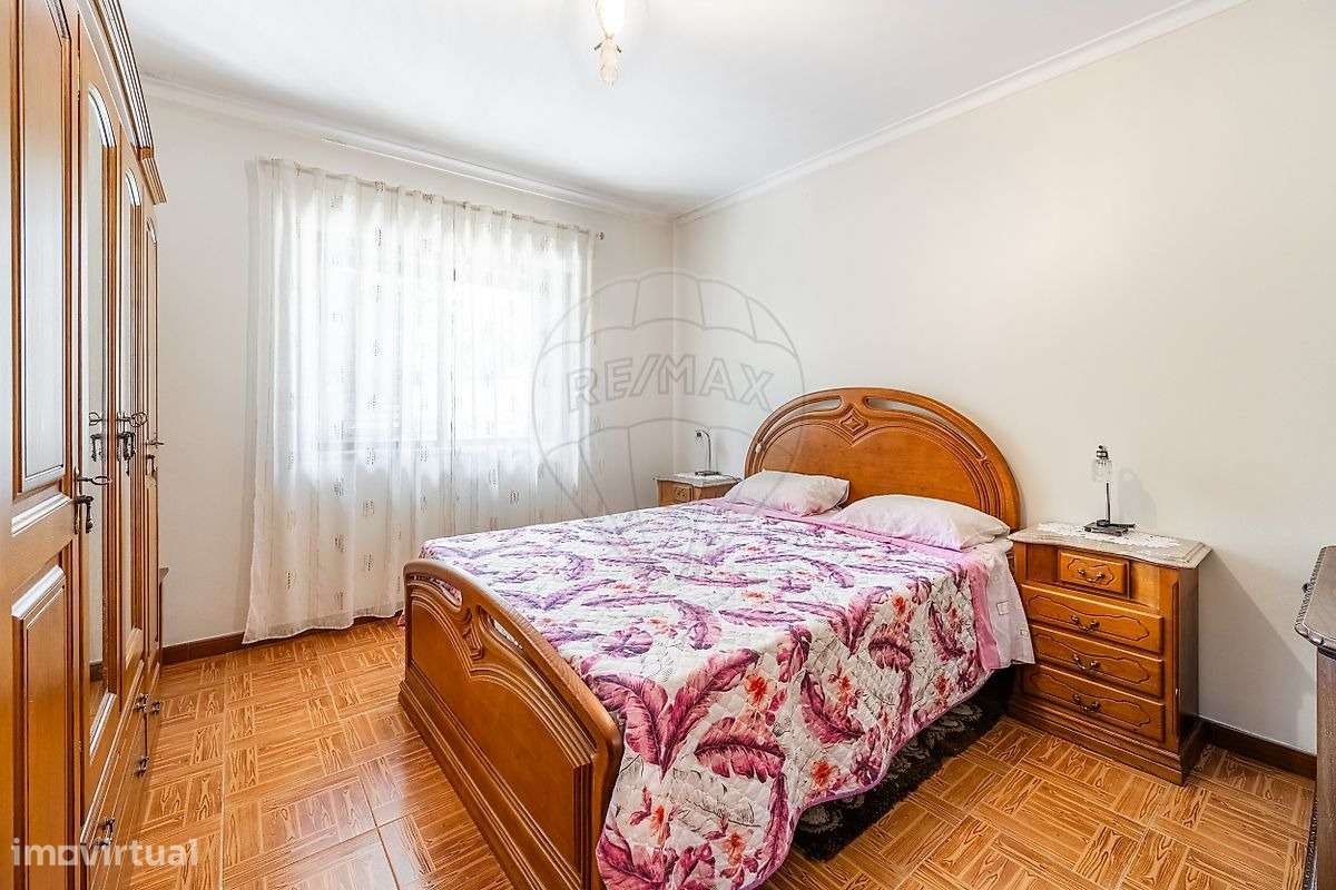 Moradia T4 com Terreno e Árvores de Fruto em Moure, Vila Verde-5
