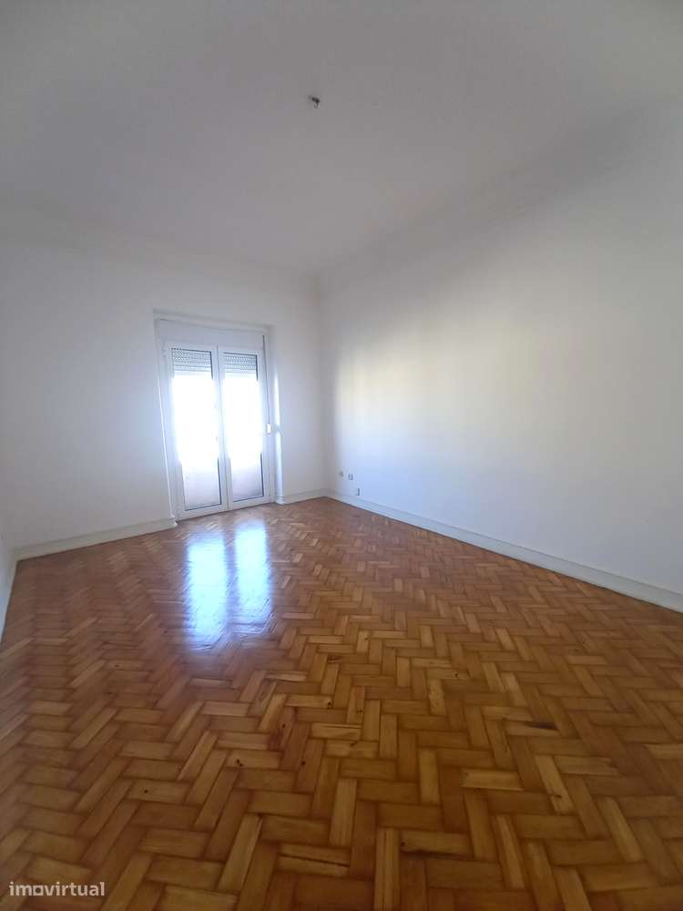 Apartamento T4 na Av. de Roma - Grande imagem: 4/22