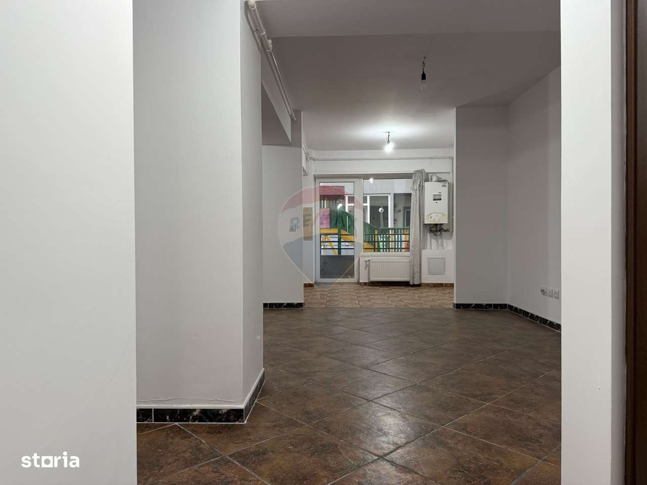 Apartament cu 3 camere de vânzare cu loc de parcare, Calea Bârladului-6