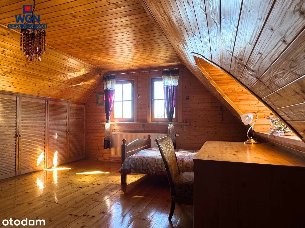 Klimatyczny dom drewniany z zadbanym ogrodem w Polanicy-Zdrój.-15