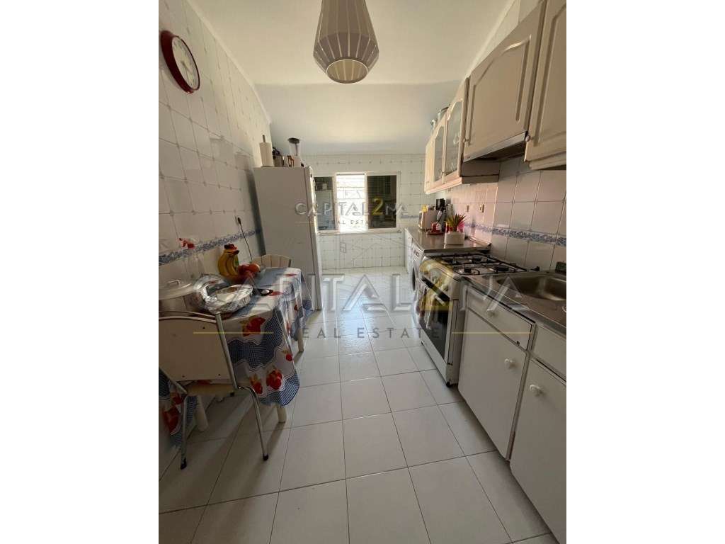 Prédio 4 Apartamentos T3 + Loja e ArmazémPrédio 4 Apartamentos T3 +...-25