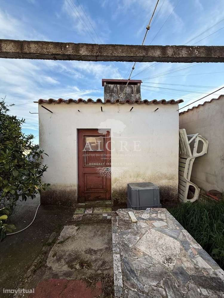 Moradia T2 Térrea com Quintal na Graça do Divor-27