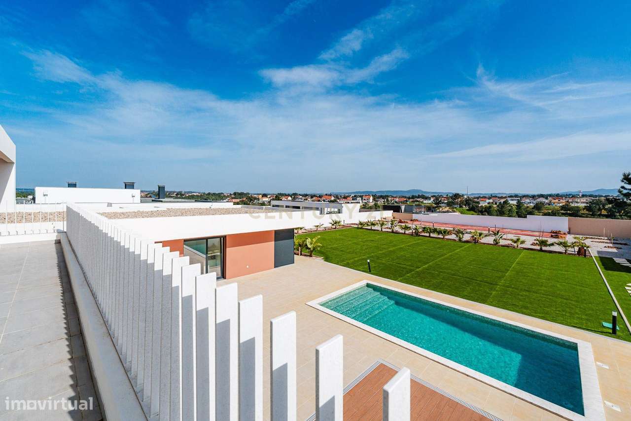 Moradia T4 em Fernão Ferro, Seixal, com Piscina e enorme Jardim-53