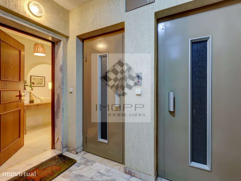 Apartamento T2 com varanda no centro de Carnide-26