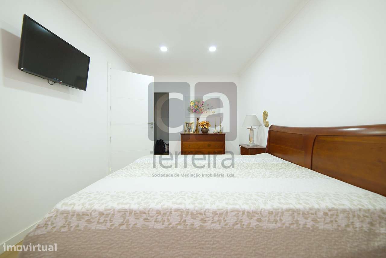 Moradia T3 Totalmente Remodelada em Almeirim-24