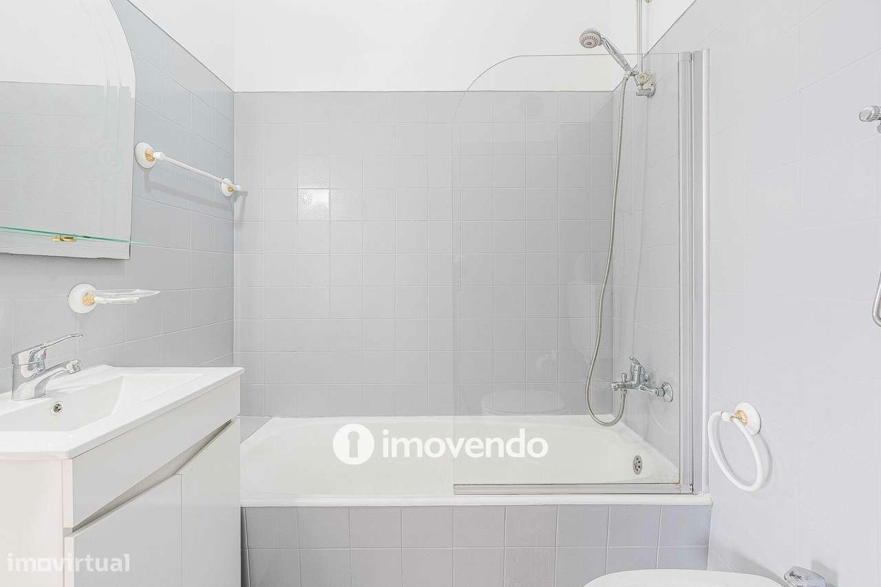 Apartamento T2 com áreas amplas, em Odivelas-18