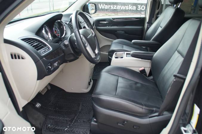 Chrysler Town & Country 3.6 Touring - 12