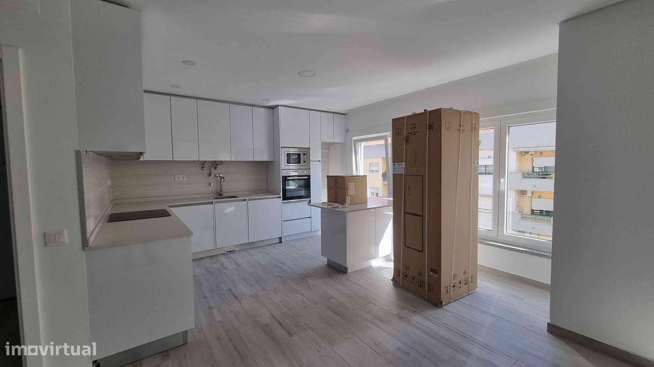 Apartamento T2+2 Duplex Semi-Novo com varandas e garagem - Grande imagem: 3/39