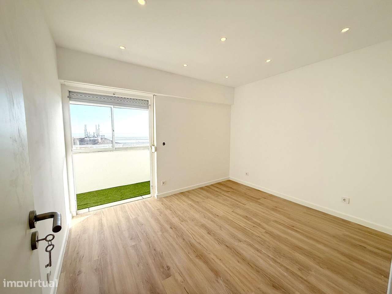 T2 em Santa Iria da Azóia c/ vista rio e arrecadação!-17