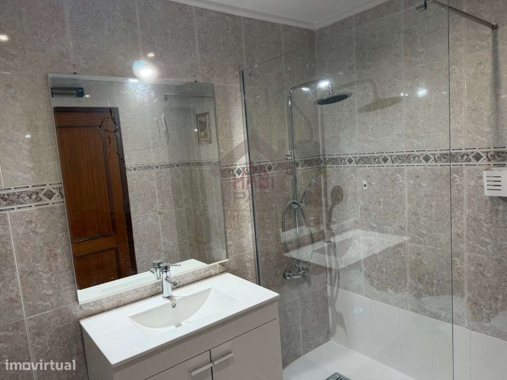 Excelente T2+1 Na Urbanização do Brejo-15