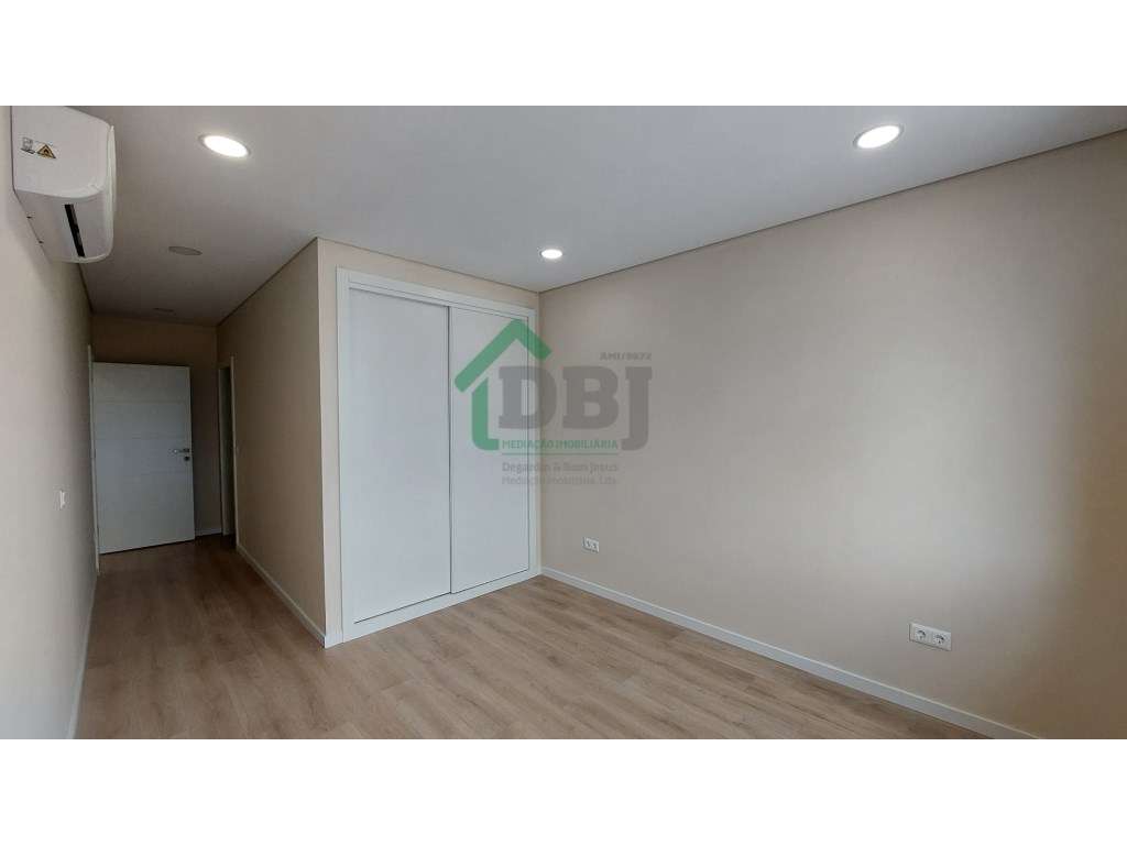 FABULOSO T2 DUPLEX NOVO - Boas áreas, 2 Suites!-16