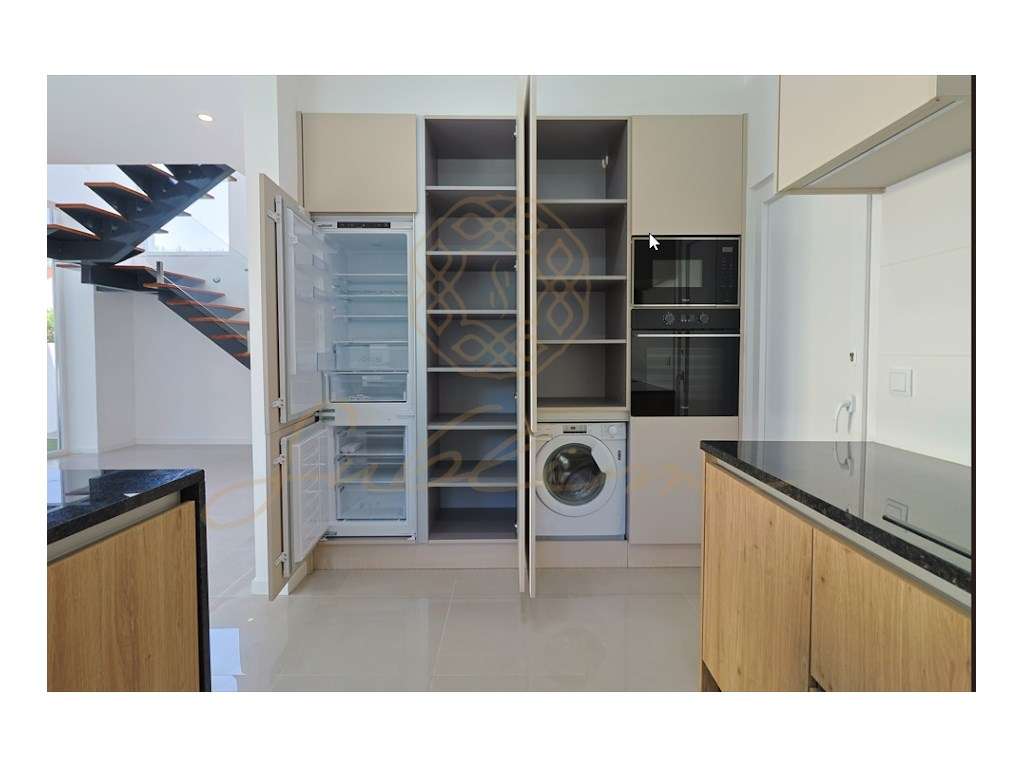 Moradia Nova com 4 Assoalhadas, Garagem Box e Piscina!-19