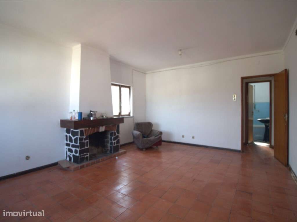 Moradia T4 com terreno a 10 minutos de Coimbra - Grande imagem: 2/23