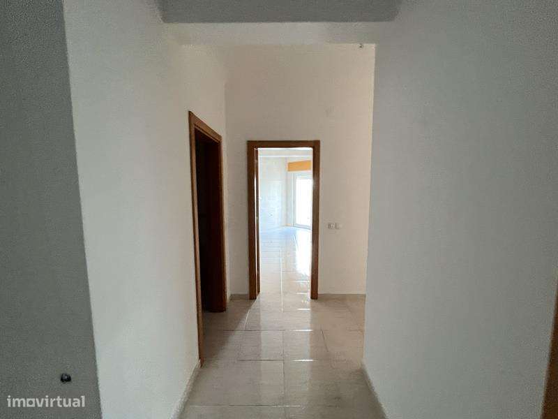 Apartamento T2 - ARRENDADO ATÉ JANEIRO 2026 - Grande imagem: 5/8