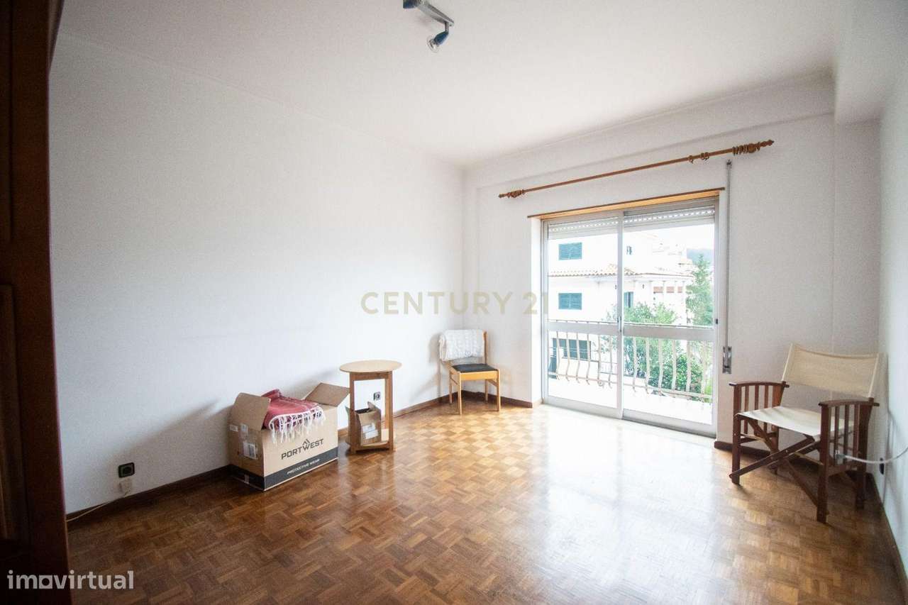 Apartamento T2 com Garagem e Vista Panorâmica – Rua António Jardim, Co-7