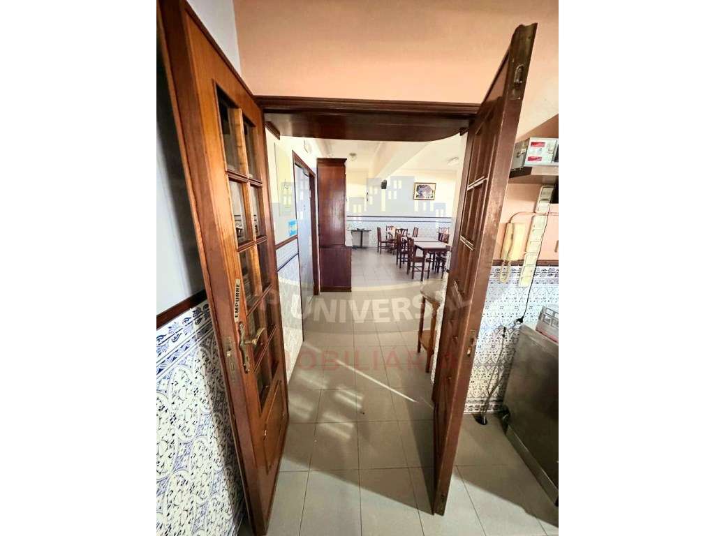 MORADIA T6 VENDA COM ESPAÇO COMERCIAL E RESIDENCIAL , A 10 MINUTOS ...-29