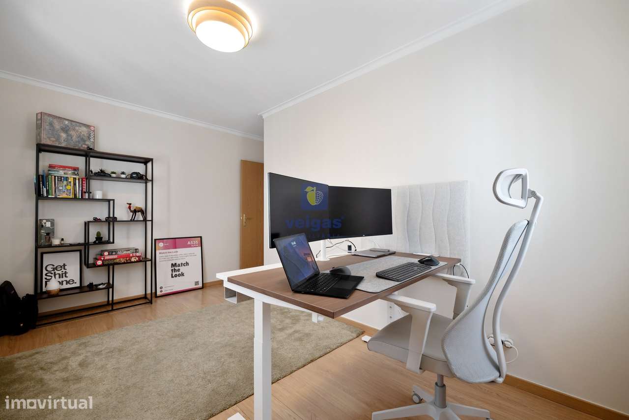 Apartamento T3 Renovado com Vista Rio-8