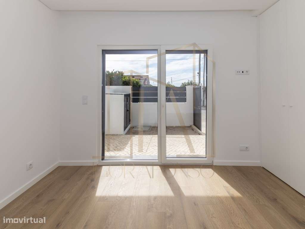 Moradia Geminada T3 com Suíte e Ótimo Espaço Exterior-36