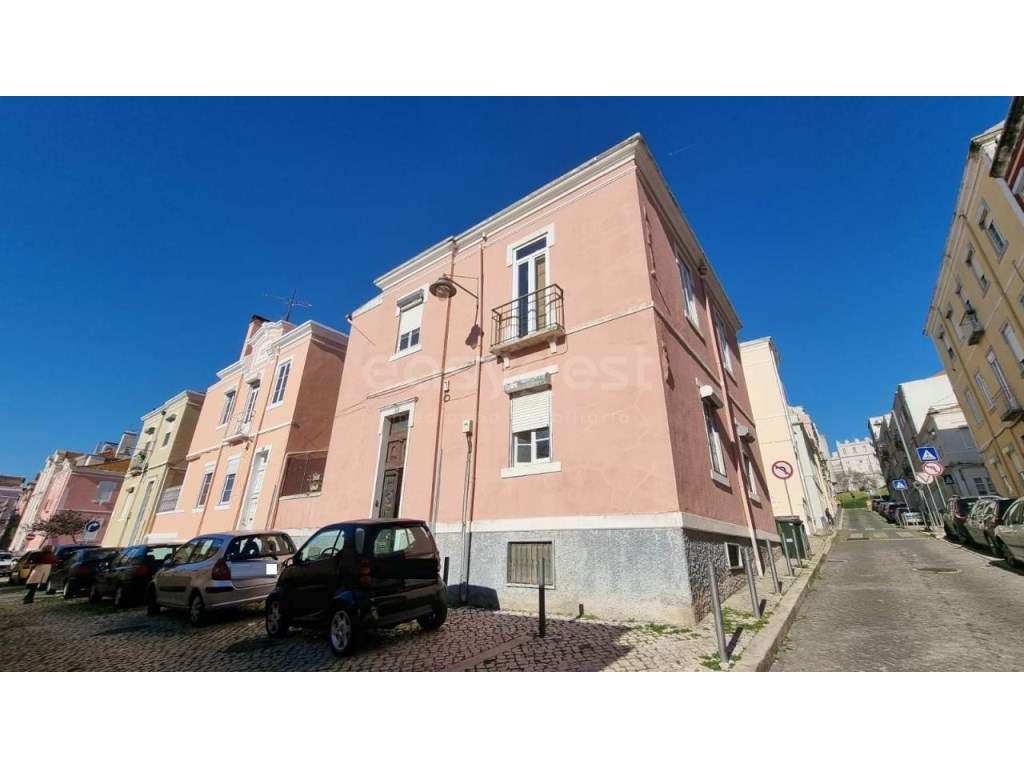 R/C de Moradia com Logradouro na Ajuda - 135m²de área bruta privati... - Grande imagem: 1/21