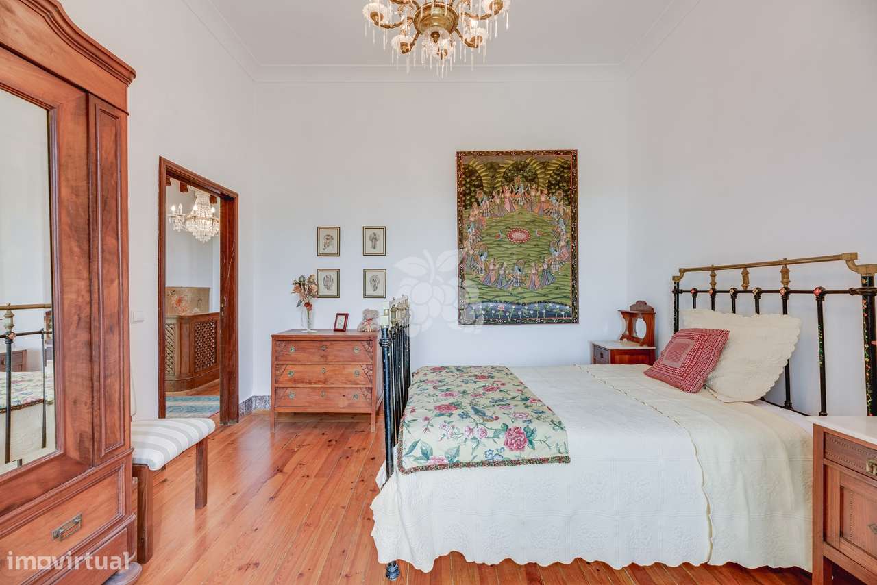 Moradia histórica T6  em Sintra com jardim, piscina e garagem-29