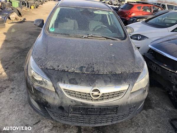 Dezmembrez Piese Opel Astra J 2011 motor 2.0 - 1