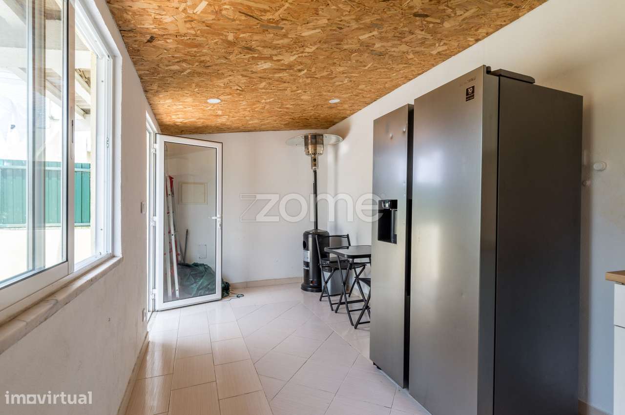 Apartamento T2 com logradouro e anexo.-19