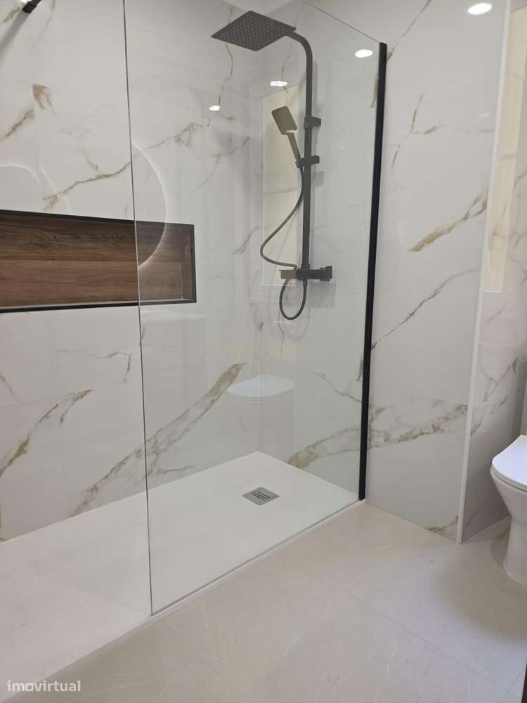 Apartamento T3  Renovado na Penha de França, Lisboa-11