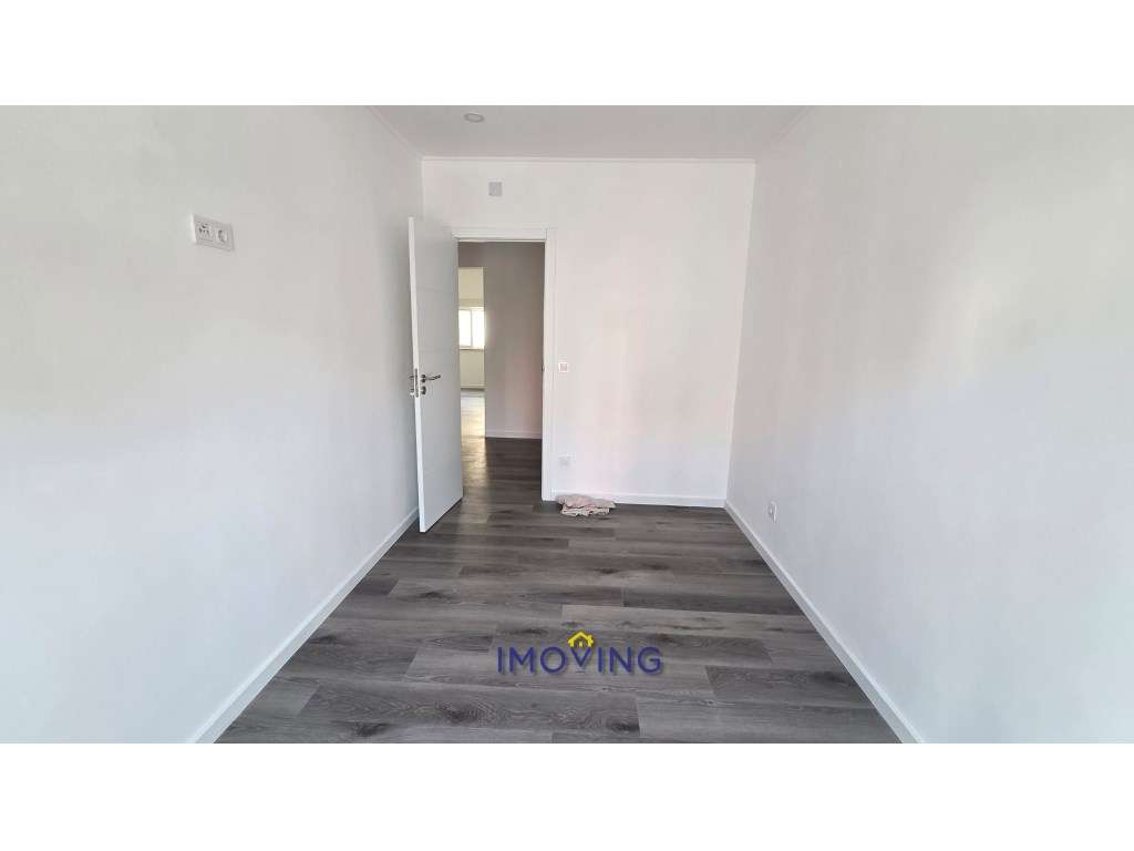 Apartamento T2 totalmente remodelado na Baixa da Banheira-7