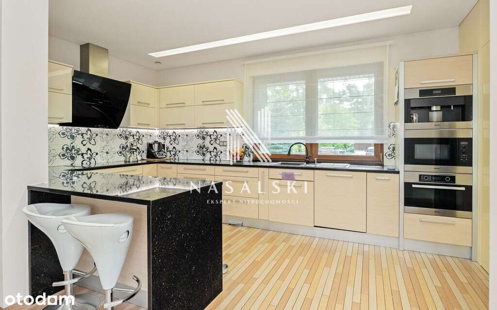 Dom z basenem i sauną na dużej działce pod lasem-11