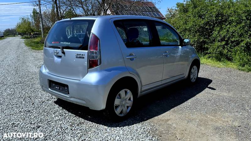 Daihatsu Sirion 1.0 - 4