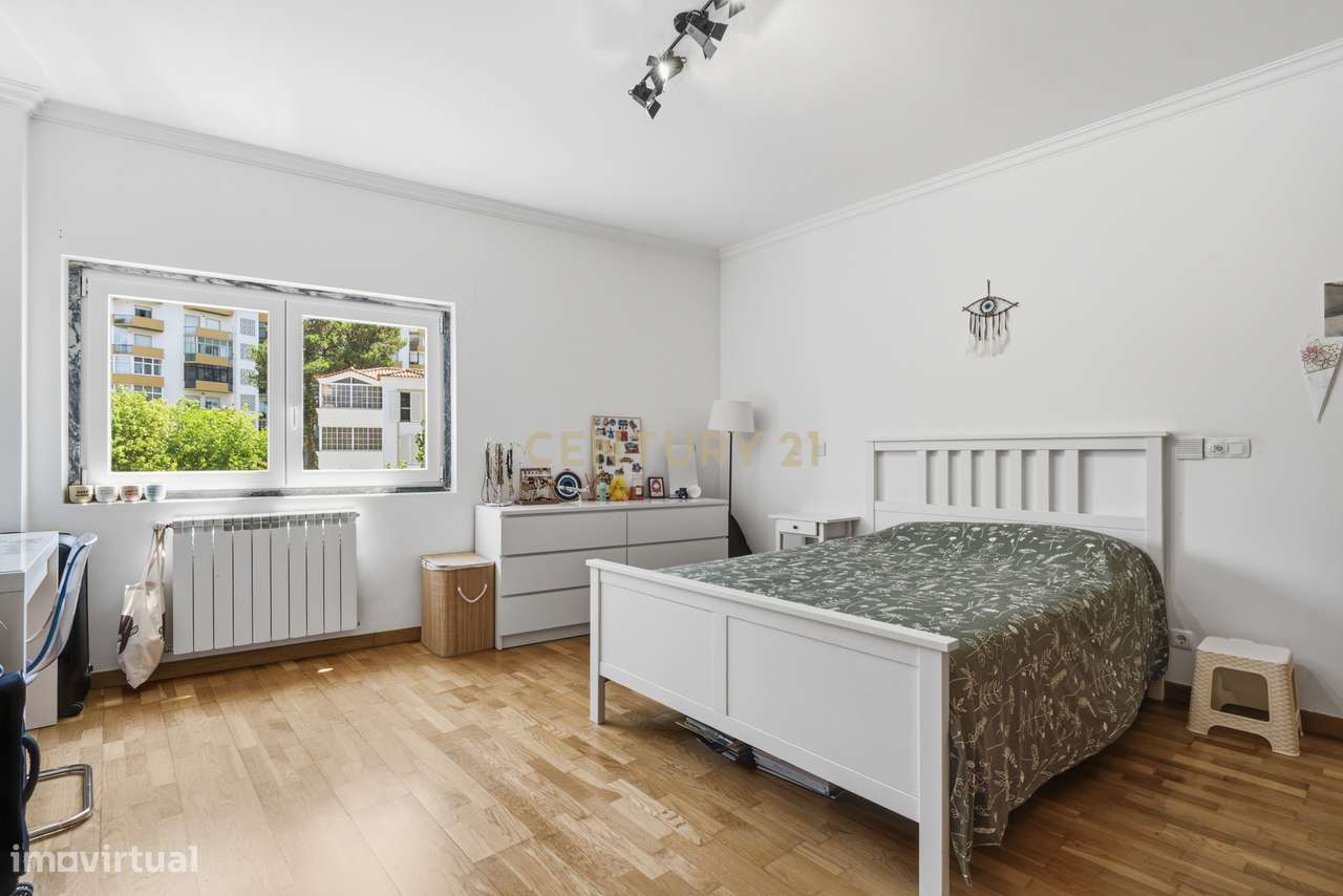 Elegante Apartamento T3 no Estoril com Box Fechada para 3 carros a pou-30