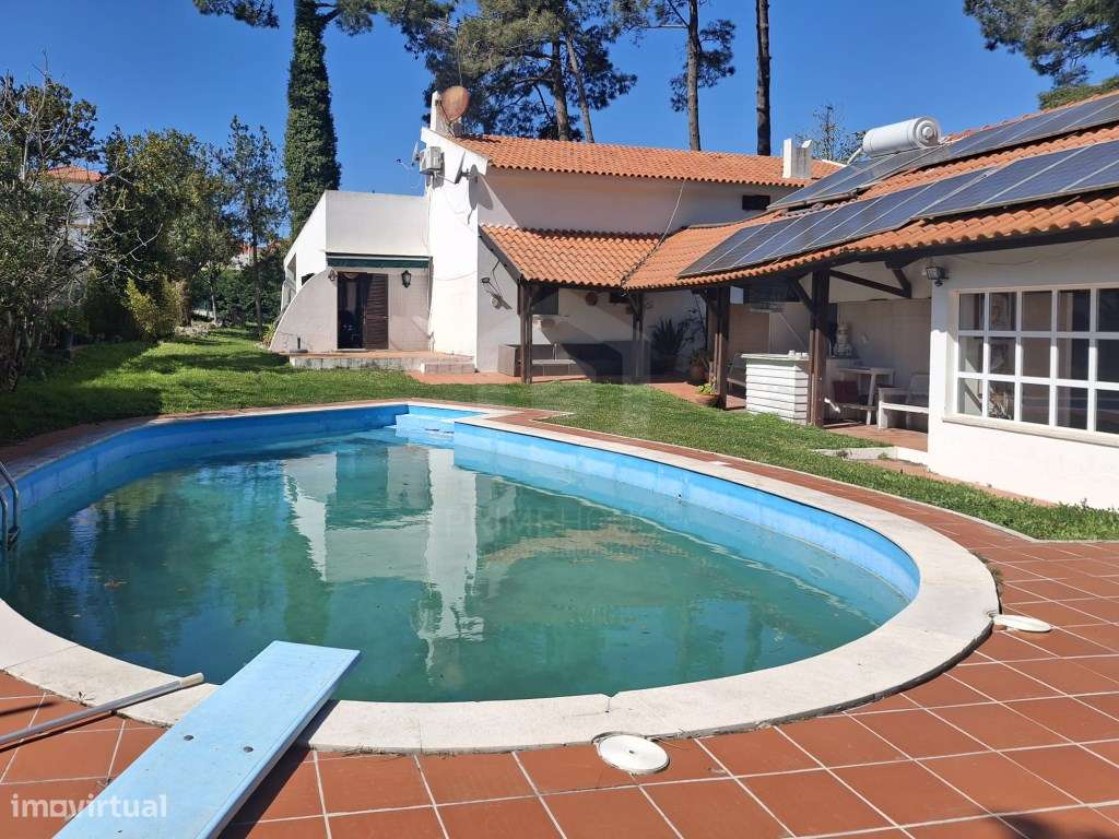 Moradia de Tradicional com Piscina em Lote de 2135 m² - Cotovia-7