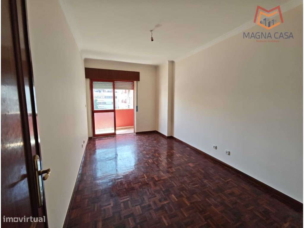 Apartamento T2 com Parqueamento em Algueirão-Mem Martins.-9