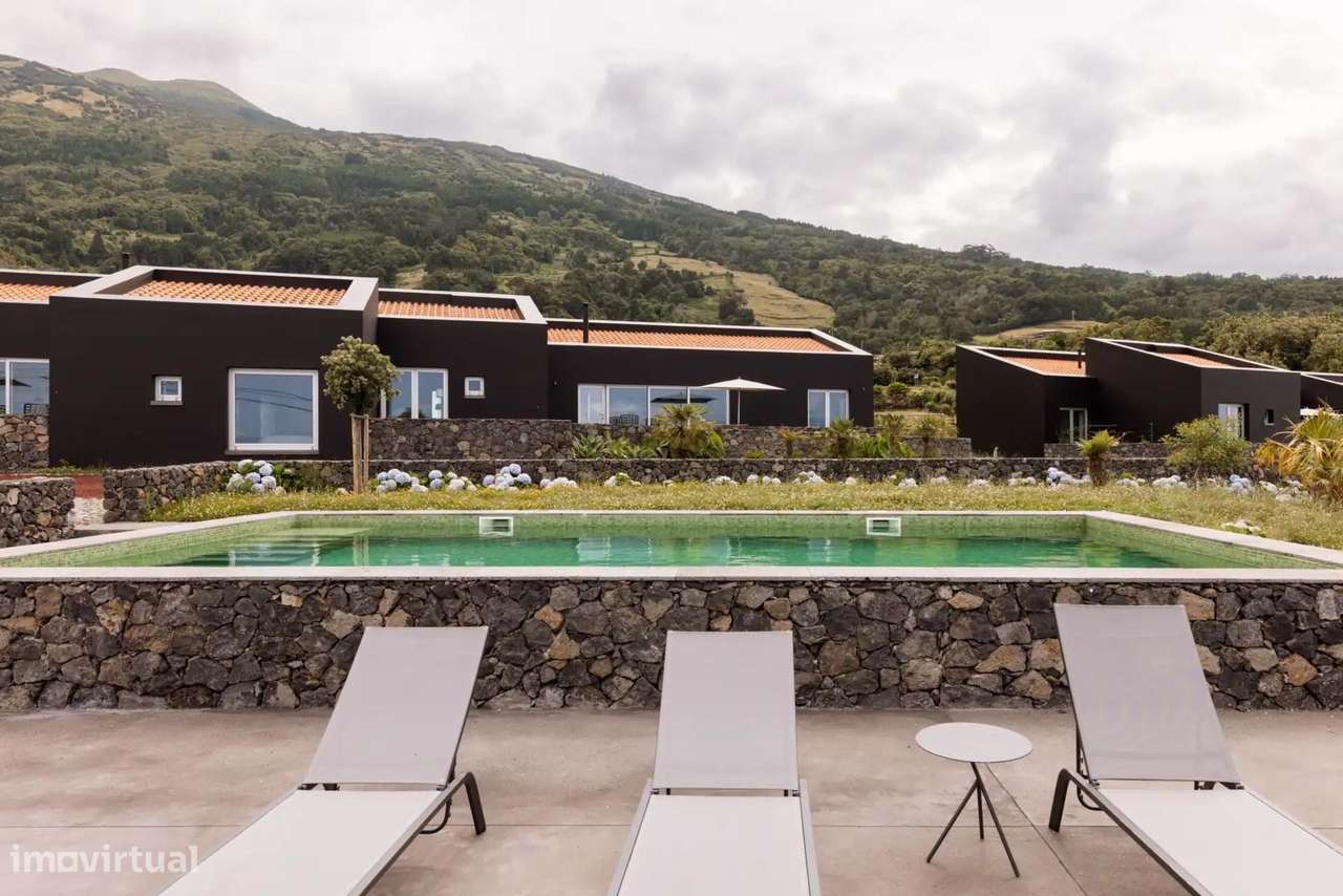 Moradia T3 contemporânea com jardim na Prainha, Ilha do Pico-32